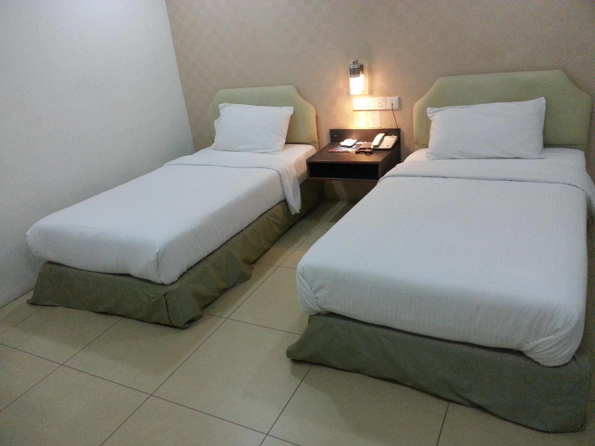 Hotel Avenue Kuantan Buitenkant foto